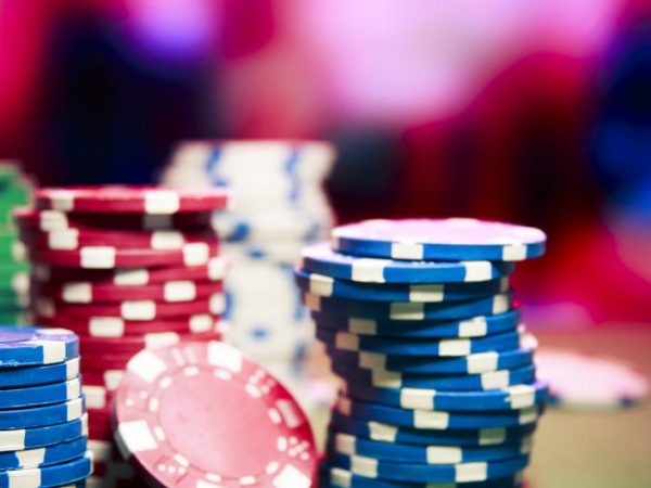 Play poker games online and earn good amounts
