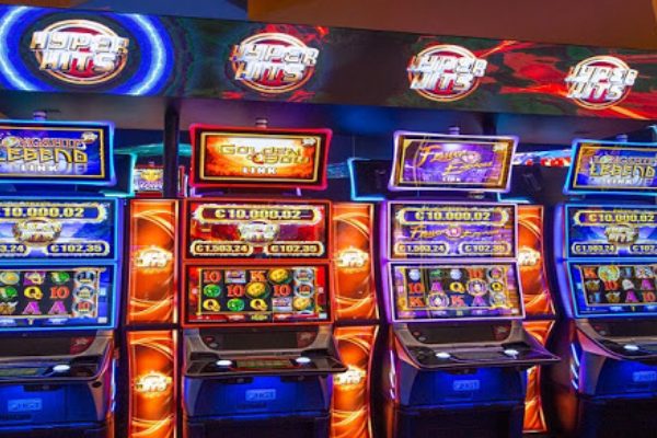 HOW TO PLAY BAR SLOT MACHINES?