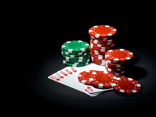 Play different kinds of casino games on the internet