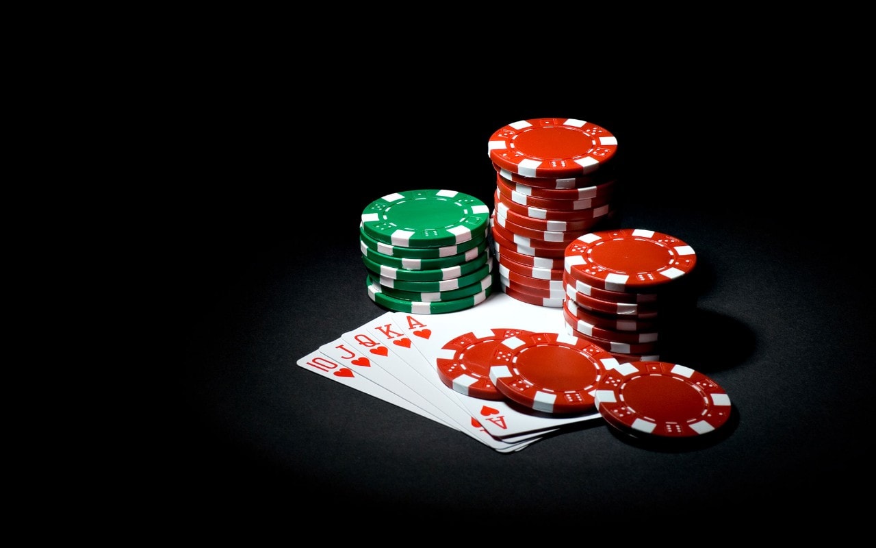 Play different kinds of casino games on the internet